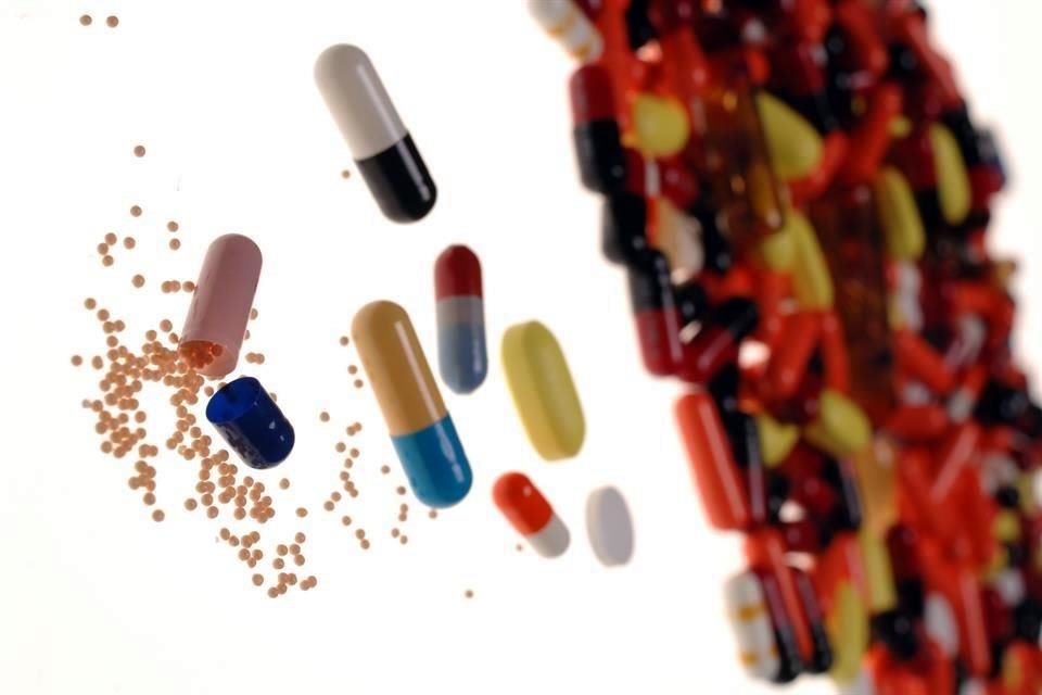 El especialista explicó que el médico tiene la responsabilidad por ley de recetar los medicamentos a los pacientes tanto en su nombre comercial, como en el genérico.