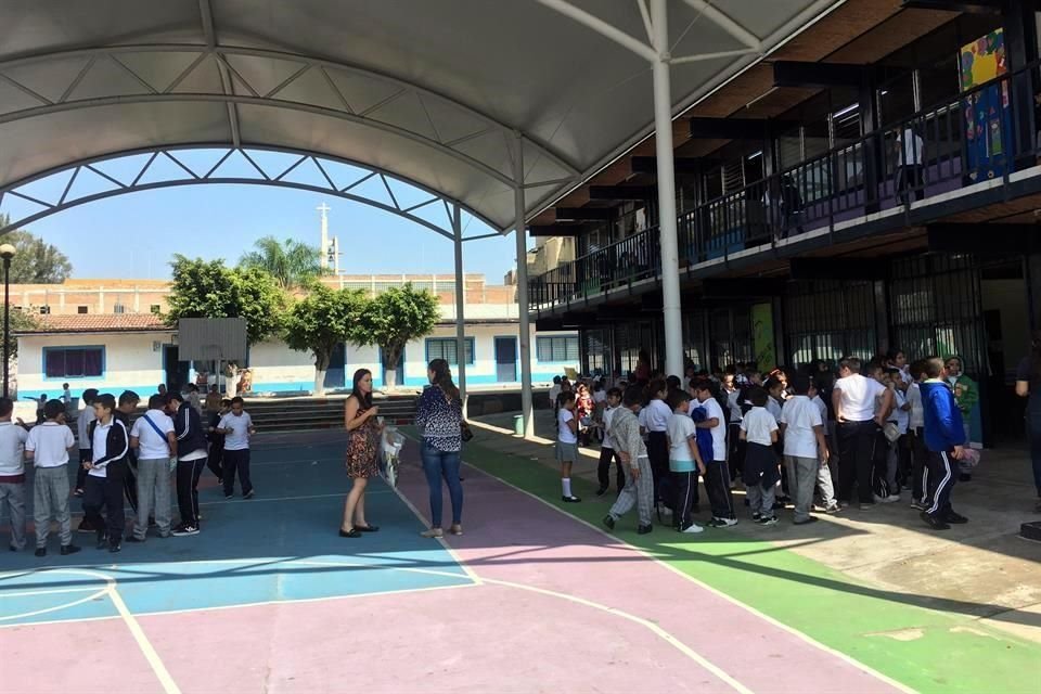La Primaria Ramón López Velarde, en Arcos de Zapopan, fue elegida para probar el programa Recrea, que ofrece horario extendido hasta las 16:00 horas y alimentos calientes.