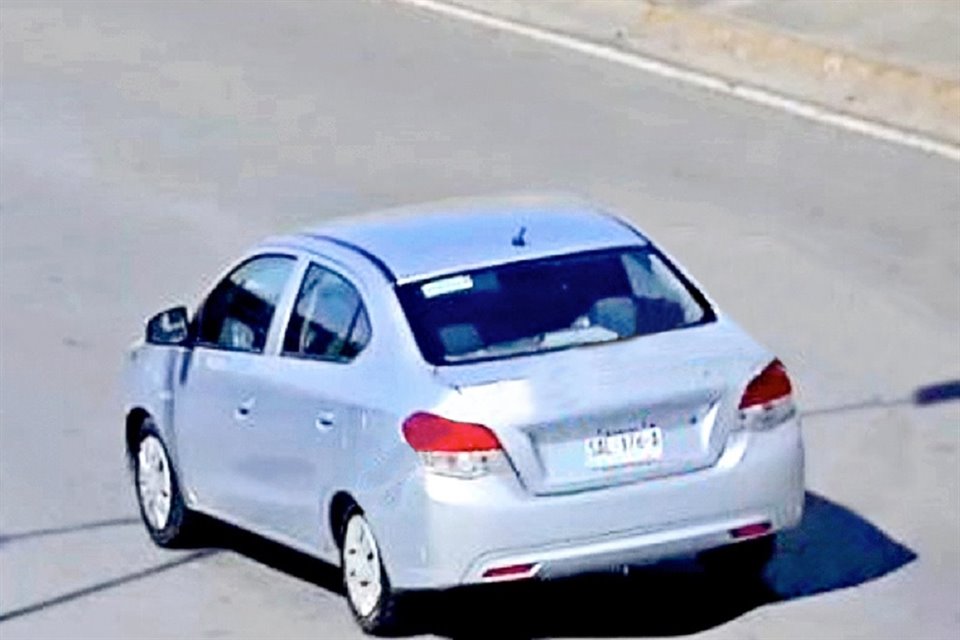 El auto del sospechoso quedó registrado en el sistema de seguridad de la colonia privada, en Apodaca.