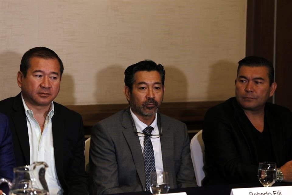 Sergio Akira, Roberto Eiji  y Alfredo Shigueru González Uyeda.