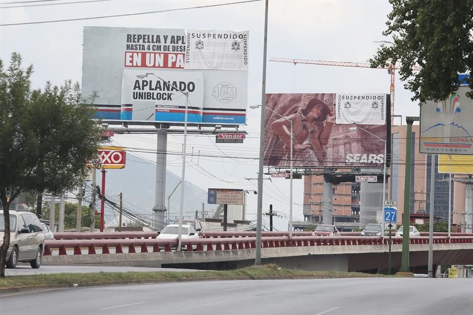 De los 15 panorámicos suspendidos por el Municipio regio, ocho están sobre la Avenida Revolución.