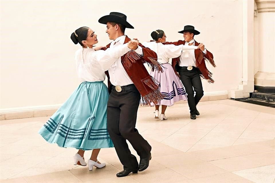 La Compañía Titular de Danza Folklórica de la UANL participará este mes en el Festival Internacional de Folklore de Nova Prata, en Brasil.