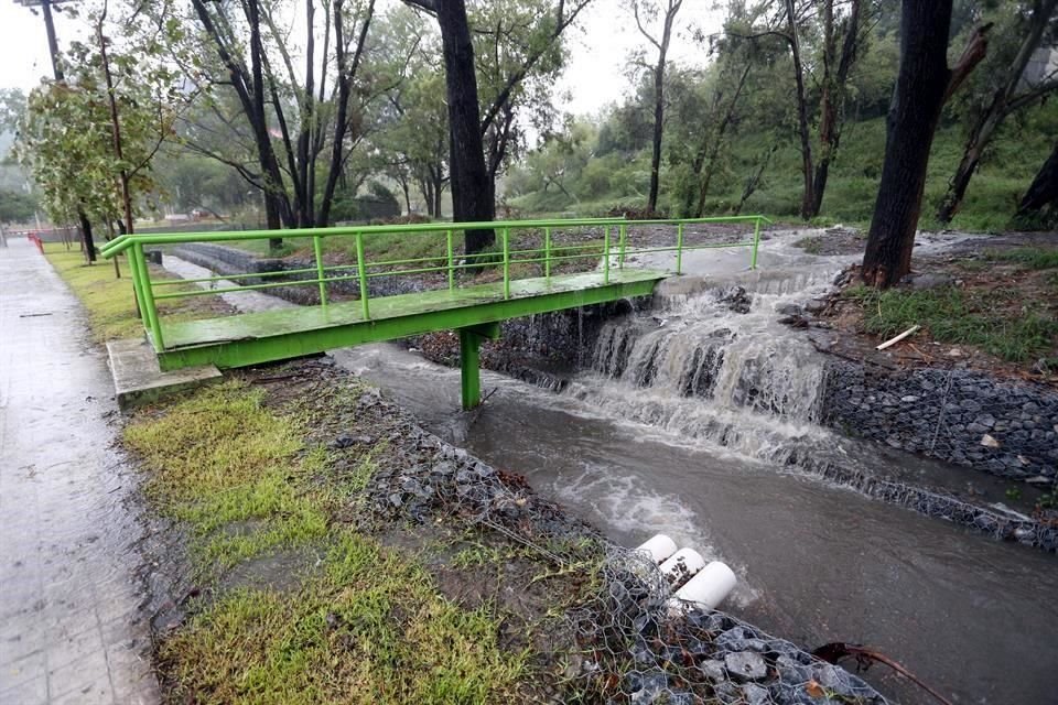 El Arroyo El Capitán presentó una considerable carga de agua.