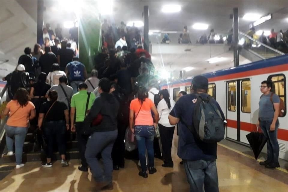 El Sistema de Transporte Metrorrey está dando servicio con normalidad y no se han reportado accidentes o daños, sólo algunas goteras y escurrimientos leves dentro de estaciones y vagones.