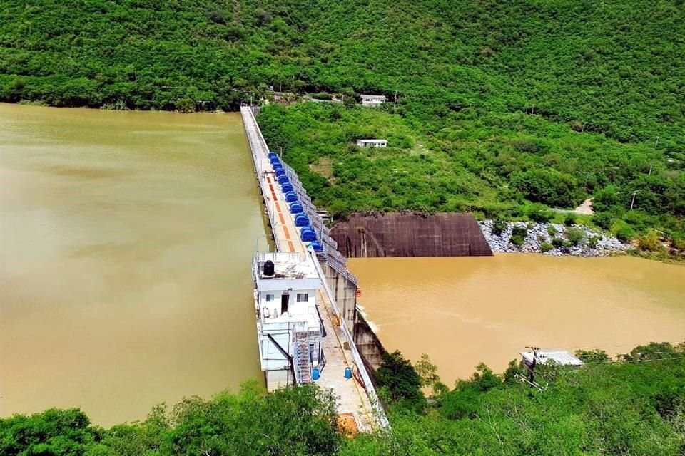 Cerca de las 11:00 de la mañana se cerraron las compuertas del embalse.