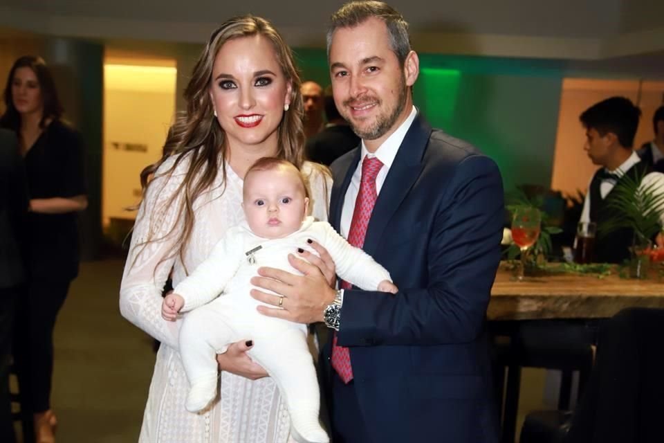 Lucía Laguardia y Eduardo De Ovando bautizan a su pequeño, Patricio.