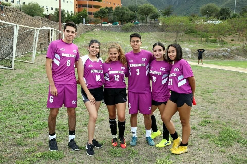Luis Moniet, Abigail Niño, Gaby González, Manuel Gallegos, Isabela Ramírez y Valeria Ruiz