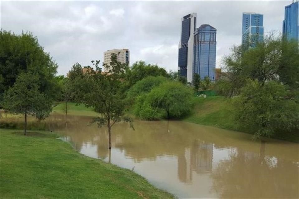 La tormenta 'Fernand' dejó zonas inundadas en el Parque Rufino Tamayo, en San Pedro informó el Patronato del mismo parque.