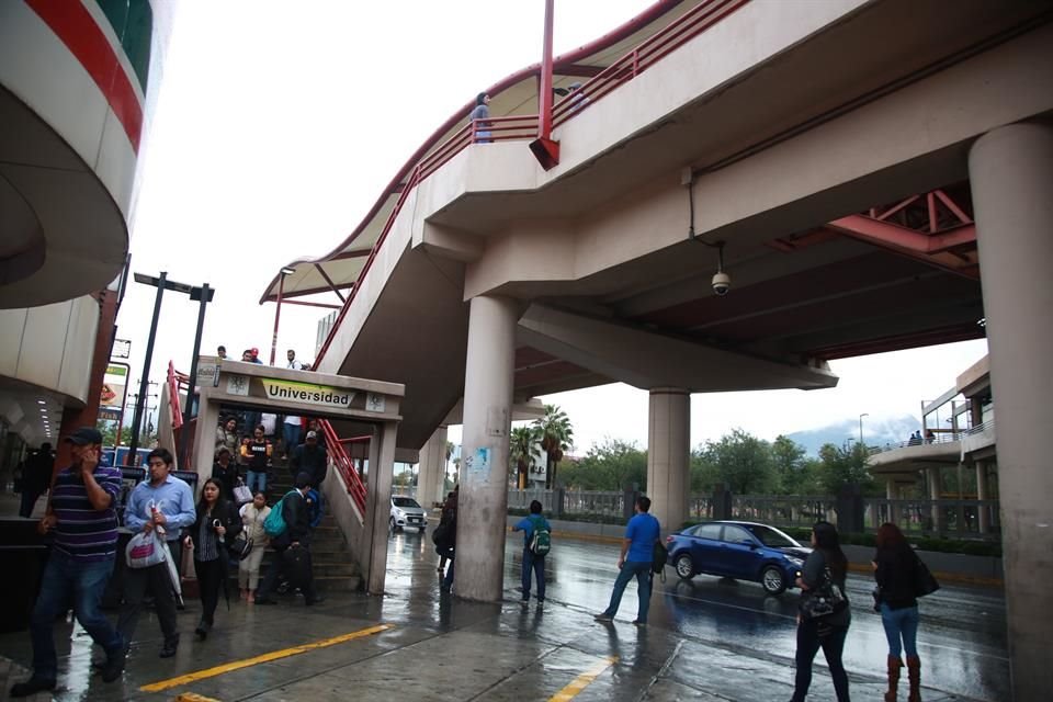 Aunque en momentos había incertidumbre por los remanentes de la tormenta Fernand, poco a poco las actividades en la gran Ciudad se normalizaron.