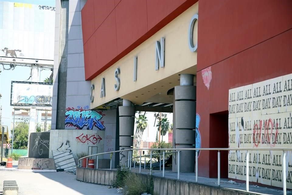 El espacio es frecuentado por vándalos y se ha vuelto guarida de inmigrantes.