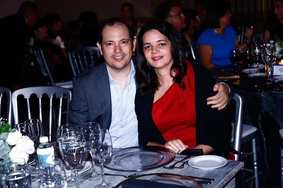 Javier Martínez y Gaby Martínez de Martínez