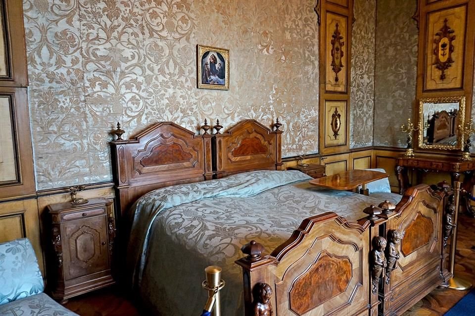 Los visitantes pueden ver el lecho nupcial del archiduque Maximiliano y Carlota.