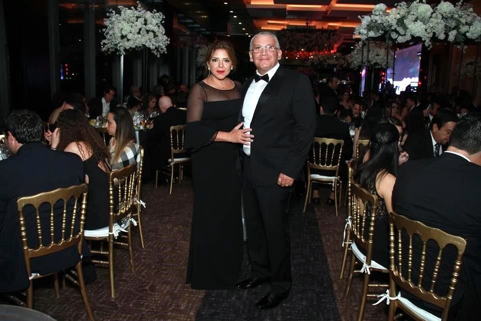 Mayra de Carrales y Óscar Carrales