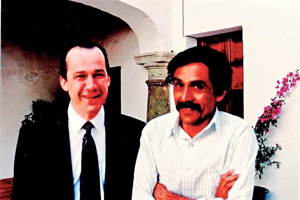 El ex Alcalde sampetrino y el creador oaxaqueño en 1992.