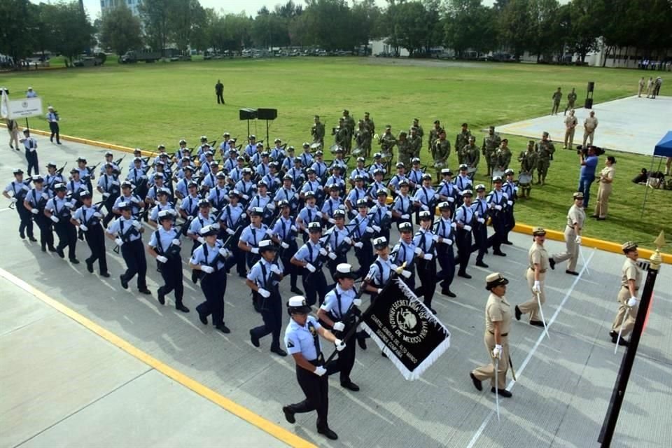 El contingente de la Marina estará integrado por 2 mil 983 efectivos, de los cuales 2 mil 228 son hombres y 758 mujeres.