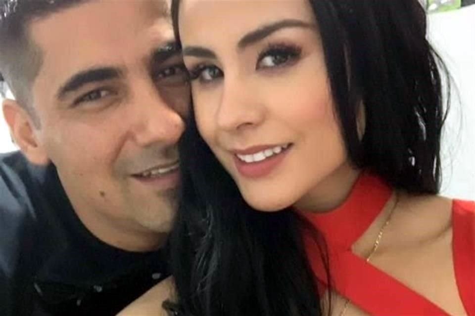 La modelo y conductora de televisión local, Fabiola Martínez, esta mañana le dedicó varios mensajes en su Facebook a su pareja.