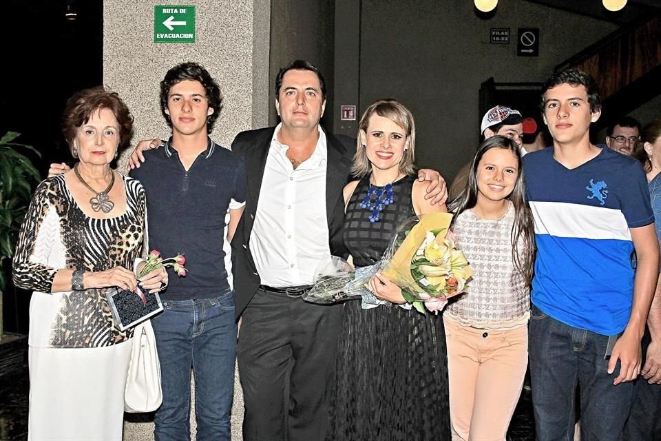 Leticia Tancredi de Williams, Adrián Williams, Eduardo Williams, Eva Hernández de Williams, Ana Karen Williams y Patricio Williams