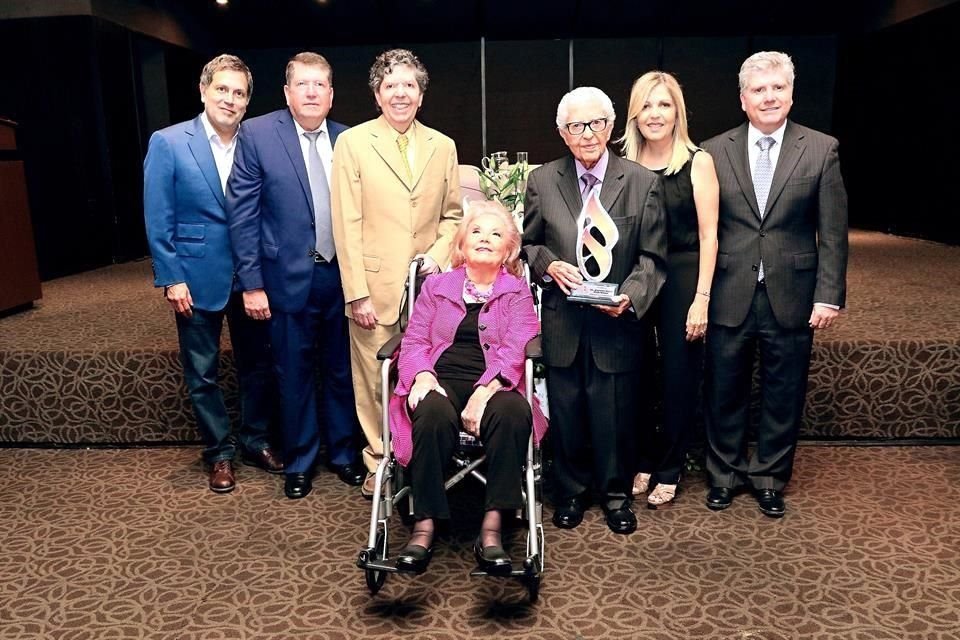 Felipe Chapa, Andrés Chapa, Alejandro Chapa, Oralia Muñoz de Chapa, Alejandro Chapa, Cecilia de la Garza de Chapa y Gabriel Chapa