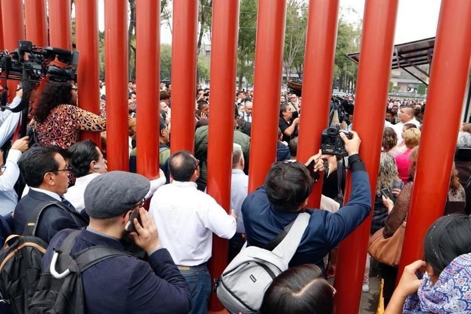 La Cámara canceló la sesión ante la protesta de los maestros.