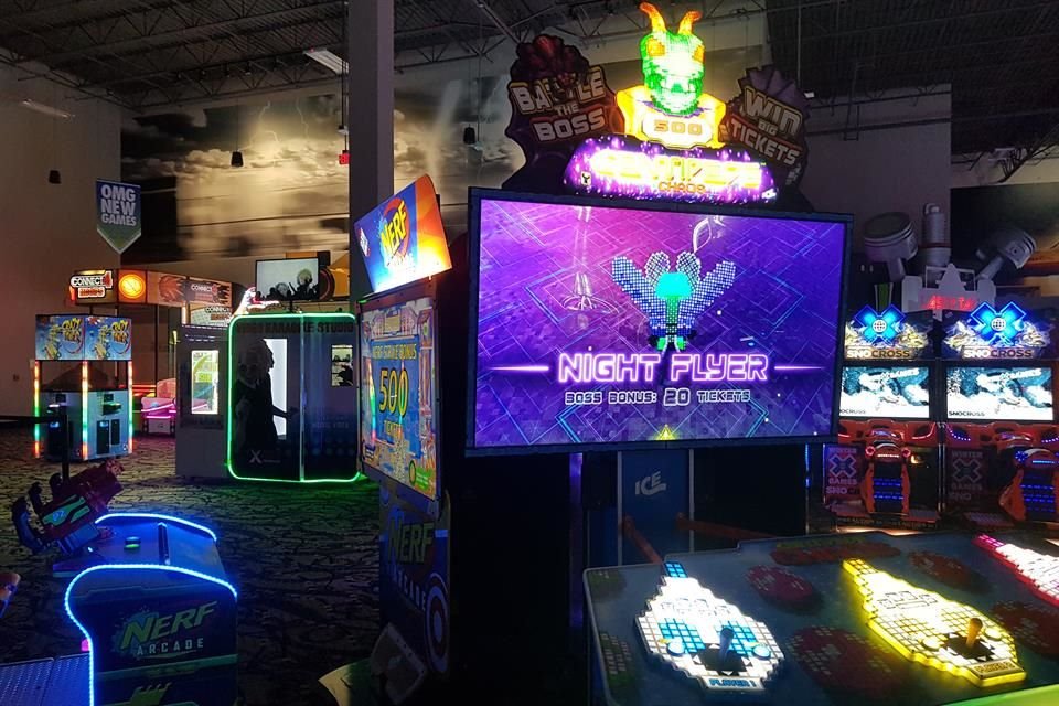 Además de sus parques temáticos, Orlando, Florida, tiene lugares como Andretti Indoor Karting and Games, que también garantizan diversión.