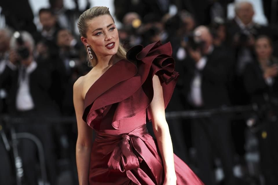 Amber Heard quiere que Johnny Depp presente documentos sobre su abuso de drogas y arrestos para usarlos en su defensa.