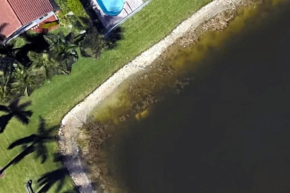 Al buscar en Google Maps la dirección 3812 Moon bay Circle, en Wllington, Florida, despliega la imagen satelital donde se ubica el lago y el vehículo blanco, donde estaban los restos de Moldt.