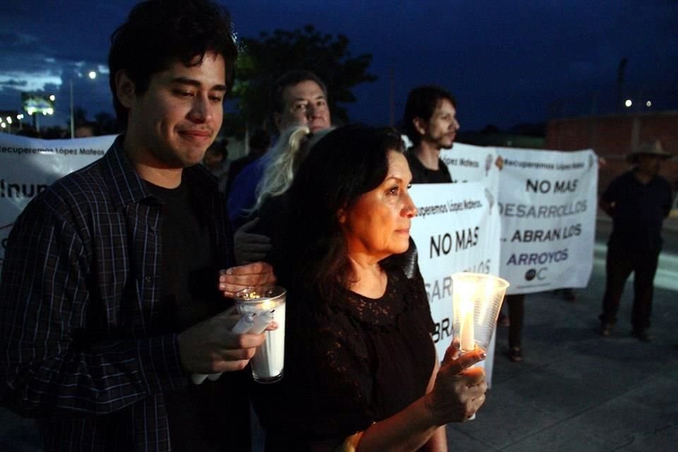 Al grito de abran los arroyos no más desarrollos, vecinos de López Mateos Sur se manifestaron por la muerte de 4 personas durante tormenta.