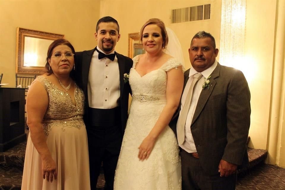 Cristina Martínez Gómez, Ana Teresa Serna Segovia, Luis Alberto Martínez Gómez y Mario Alberto Saldaña