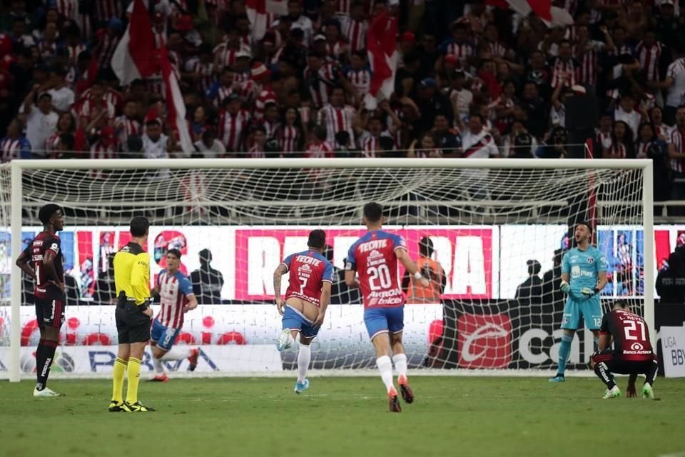 Alexis Vega anotó el gol de la victoria ante el Atlas y causó polémica con su festejo.