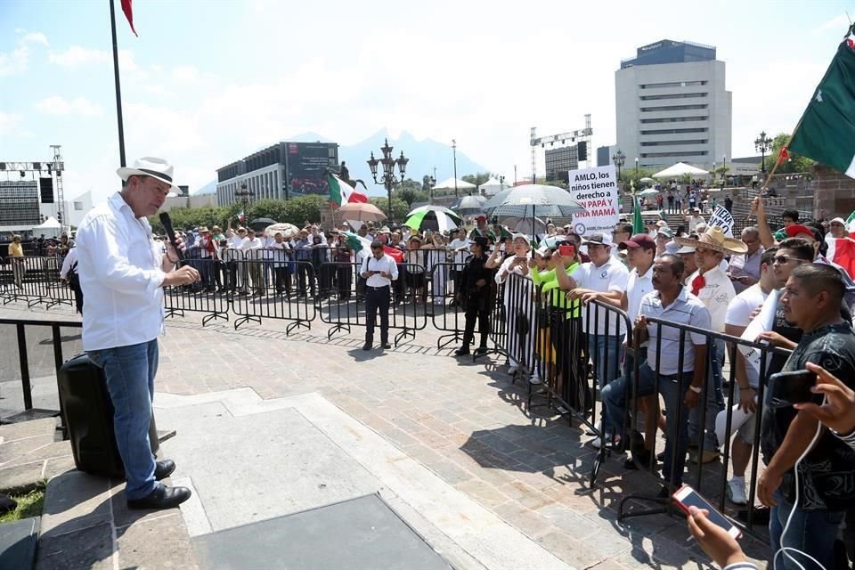 El Congreso Nacional Ciudadano protestó contra el Gobernador Jaime Rodríguez.