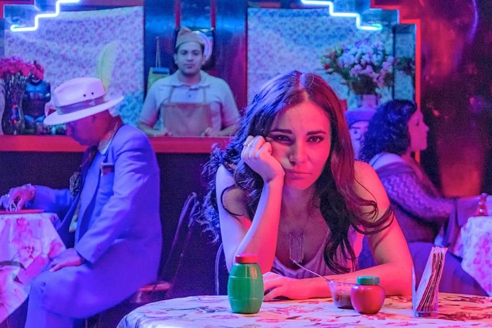 Martha Higareda actúa y produce la película que se estrena este jueves.
