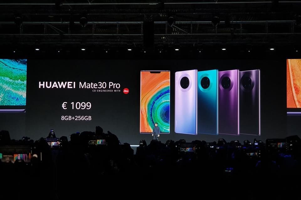 El Mate 30 Pro tiene batería de 4,500 mAh con carga rápida de 40 W; almacenamiento que parte de 128 GB y memoria RAM de 8 GB. Tendrá un precio de mil 99 euros.