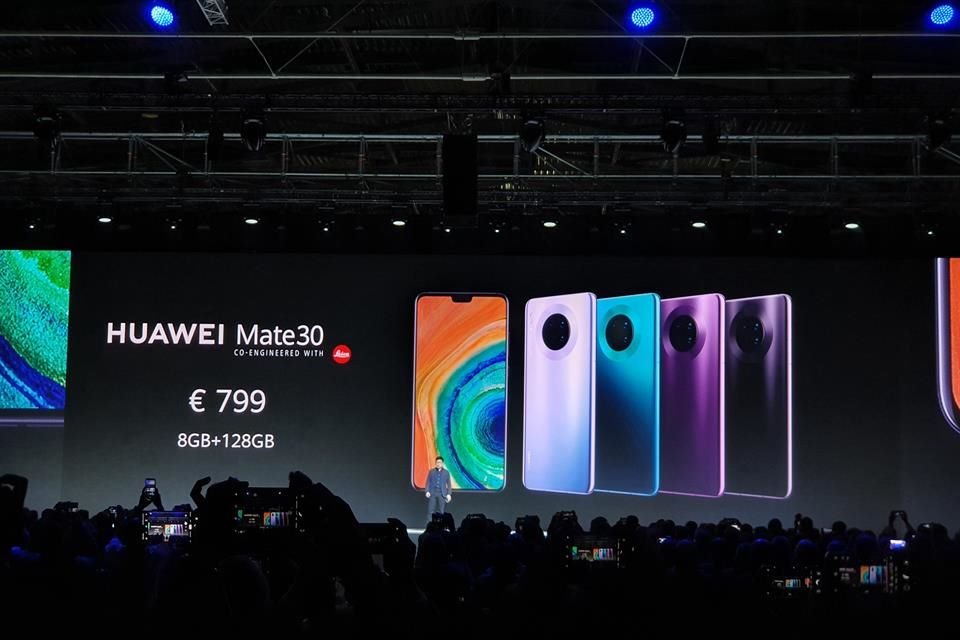 Huawei Mate 30 costará 799 euros y un sistema cuádruple de cámaras de 40 MP f/1.6 + 8 MP telefoto 3X + 20 MP gran angular + lente 3D.