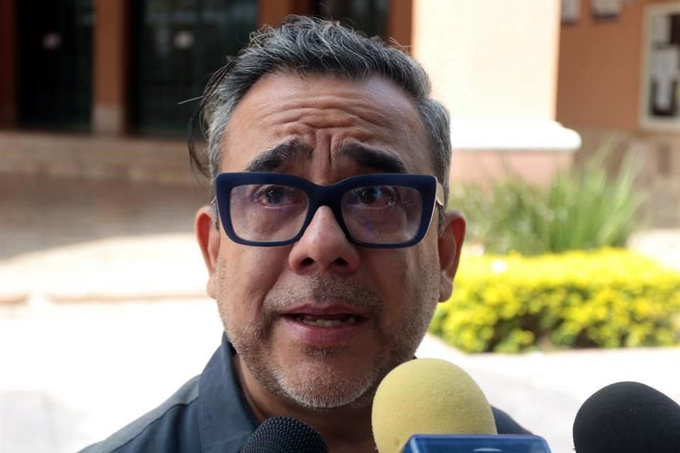 Luis Carlos 'El pini' Ramones lució desconsolado ante la muerte de su amigo.