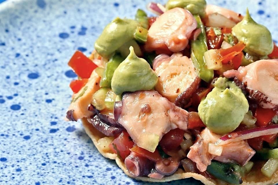 Tostada de pulpo adobo.