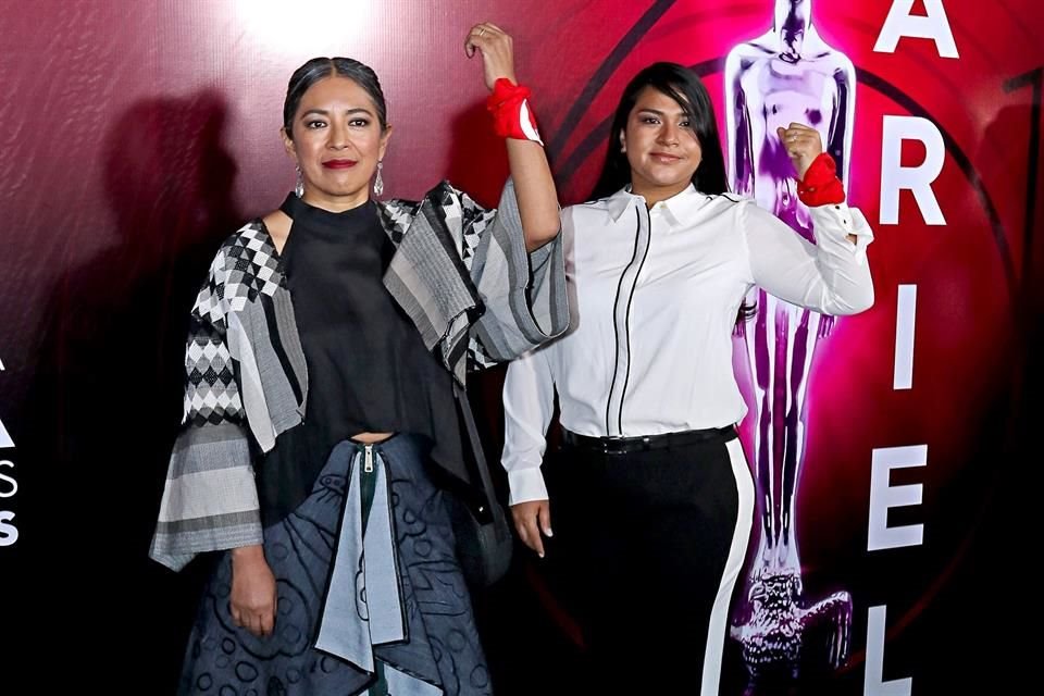 La película de Ángeles Cruz  (IZQ.) aborda la sexualidad de las mujeres en la mixteca.