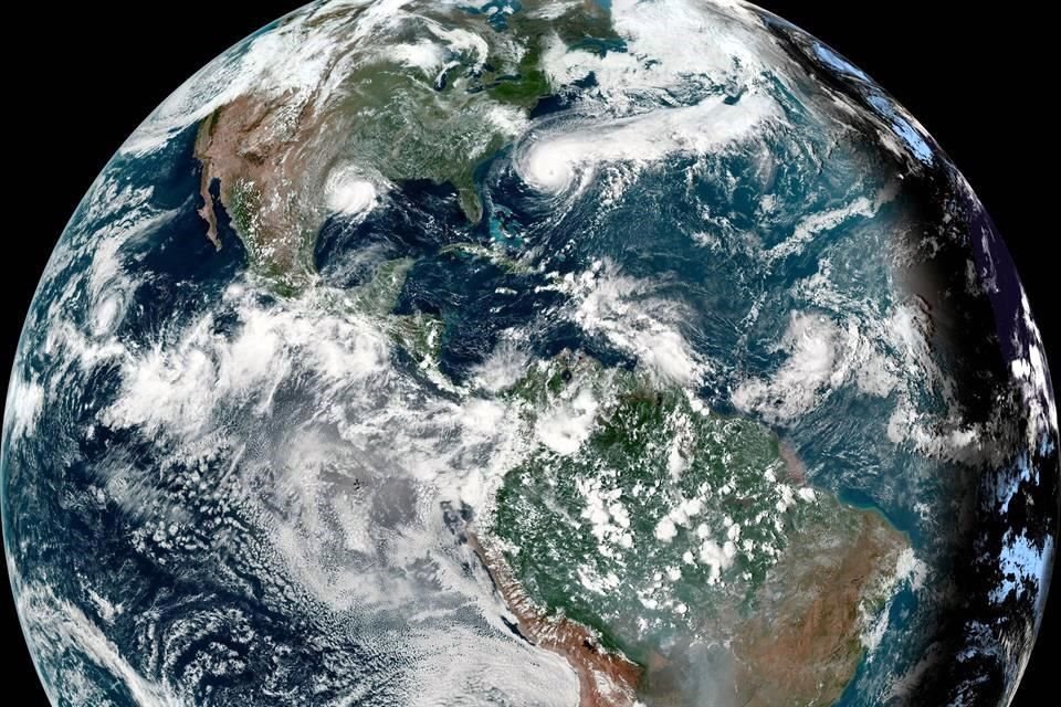 AME8541. MIAMI (ESTADOS UNIDOS), 17/09/2019.- Fotografía de la Administración Nacional Oceánica y Atmosférica que muestra los recientes ciclones. 'Karen' es la tormentra tropical 11 de esta temporada.
