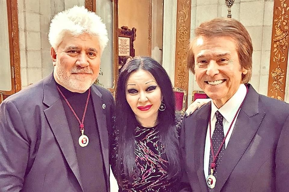 Entre sus amigos más cercanos destacan Alaska y el diseñador gráfico Juan Gatti.