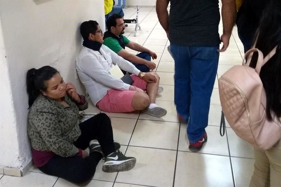 En la Clínica del IMSS 171  pacientes con síntomas de dengue esperan ser consultados.