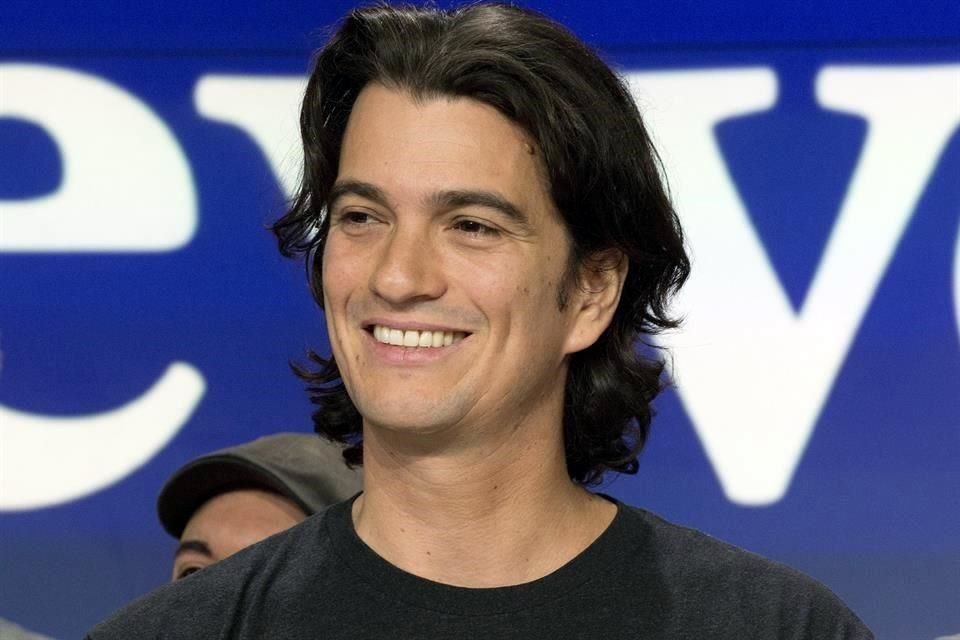 Adam Neumann, cofundador y CEO of WeWork, renunció este martes al cargo.