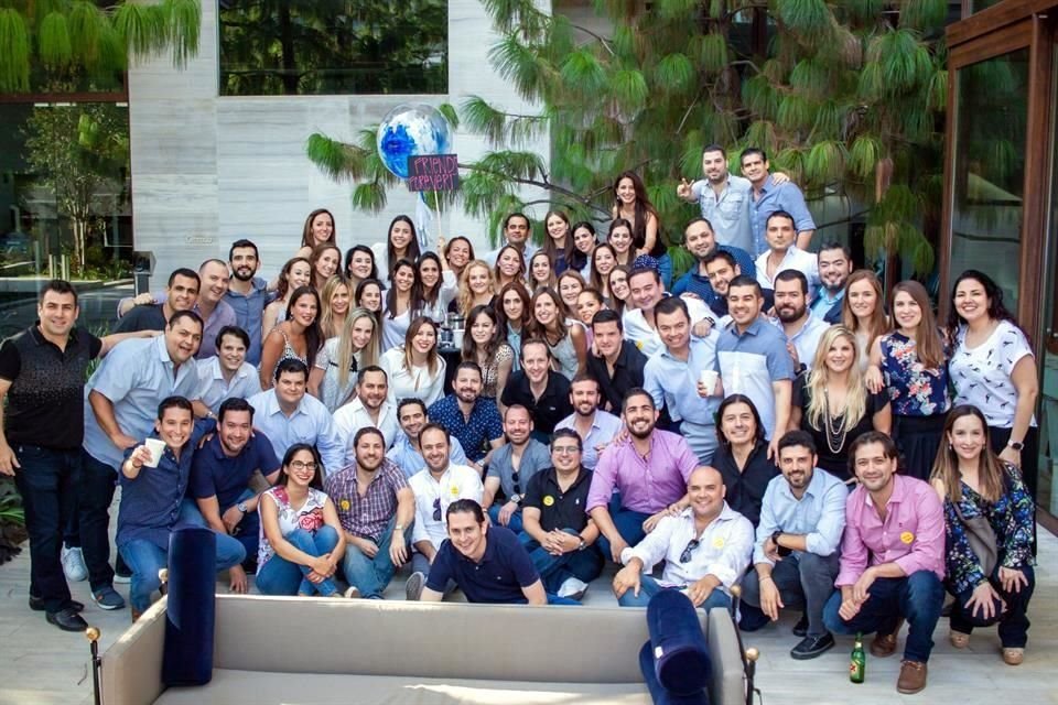 Ex alumnos de la generación 96-99, fundadora de la Prepa Tec Santa Catarina.