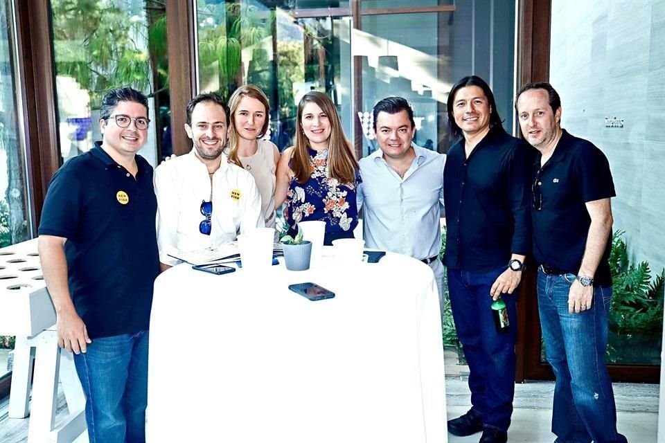Fernando Gutiérrez, Eugenio Monroy, Ana Paty Garay, Ale Chávez, Gerardo Montes, Chino Zenteno y Bernardo Turner