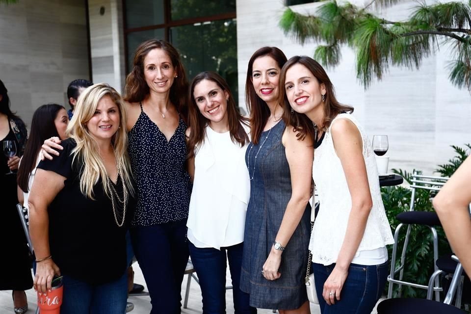 Laura Serna, Paty Garza de Pérez Maldonado, Nina Osuna, Monis García Corral y Lucía Probert