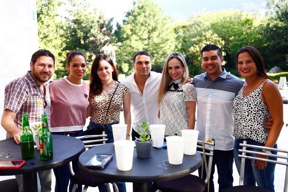 Eduardo Cantú, Martha Barbosa, Nora de la Garza, Arturo Tamez, Perla García de Morales, Juan Diego Morales y Gaby Ruiz