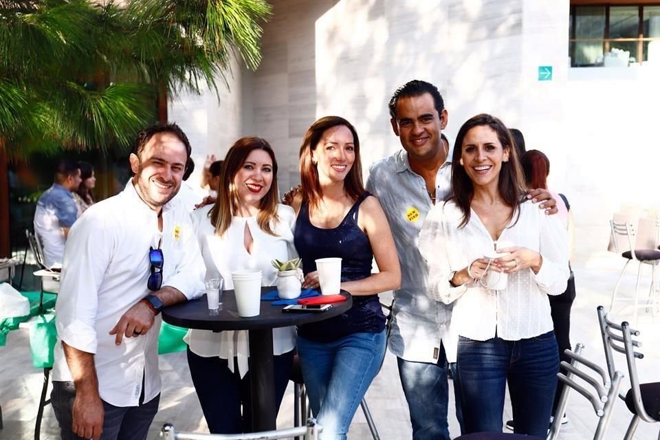 Eugenio Monroy, Eugenia Andrade, Maricarmen Chavira, Sergio Pálau y Dany Rozenweig
