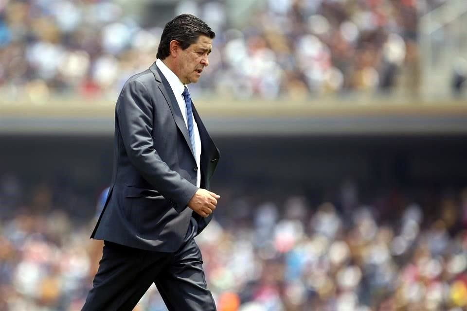 Luis Fernando Tena es un técnico de experiencia y la directiva de Chivas confía en él para sacar al equipo adelante.
