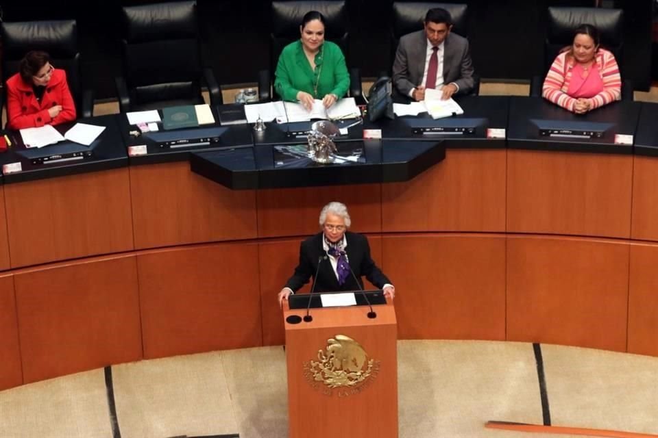 La Secretaria en su comparecencia ante el Pleno de la Cámara alta.