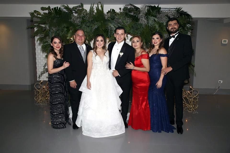 Jesica Valdés Cázares, Luis Carlos Valdés Rodríguez,  Cecilia Molina Gómez, Luis Carlos Valdés Cázares, María Guadalupe Cázares Zúñiga,  Cinthia Valdés Cázares y Miguel Garza