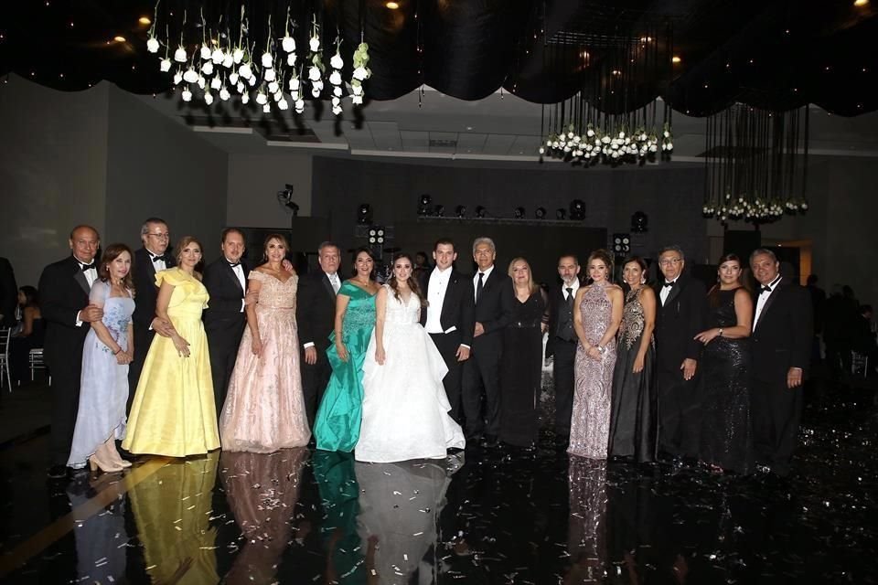 Cecilia Molina Gómez y Luis Carlos Valdés Cázares y familiares