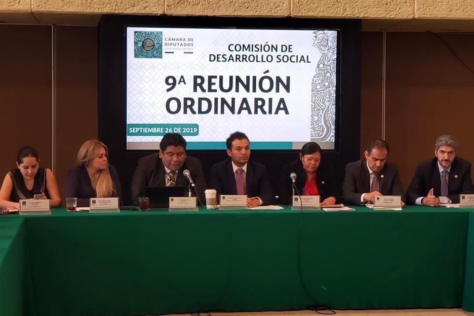 Reunión del Secretario Ejecutivo del Coneval con diputados de la Comisión de Desarrollo Social.